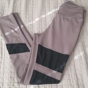 Gray and black leggings with pockets